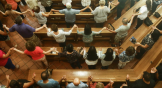 Iglesia St. Pius X en El Paso, Texas, realiza una vigilia por las víctimas del tiroteo del 3 de agosto de 2019.