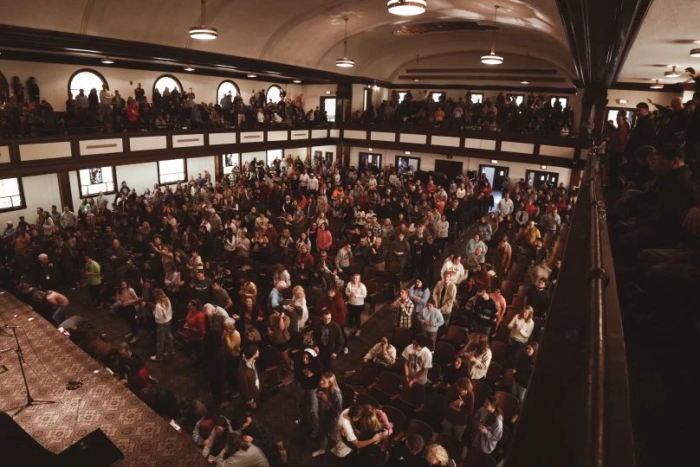 Asbury Revival 2023: Un total de 1500 personas llenan el Auditorio Hughes de la Universidad de Asbury a su máxima capacidad el 10 de febrero.