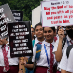 Estudiantes en una protesta por la paz en contra de los enfrentamientos entre etnias en el estado de Manipur en India.