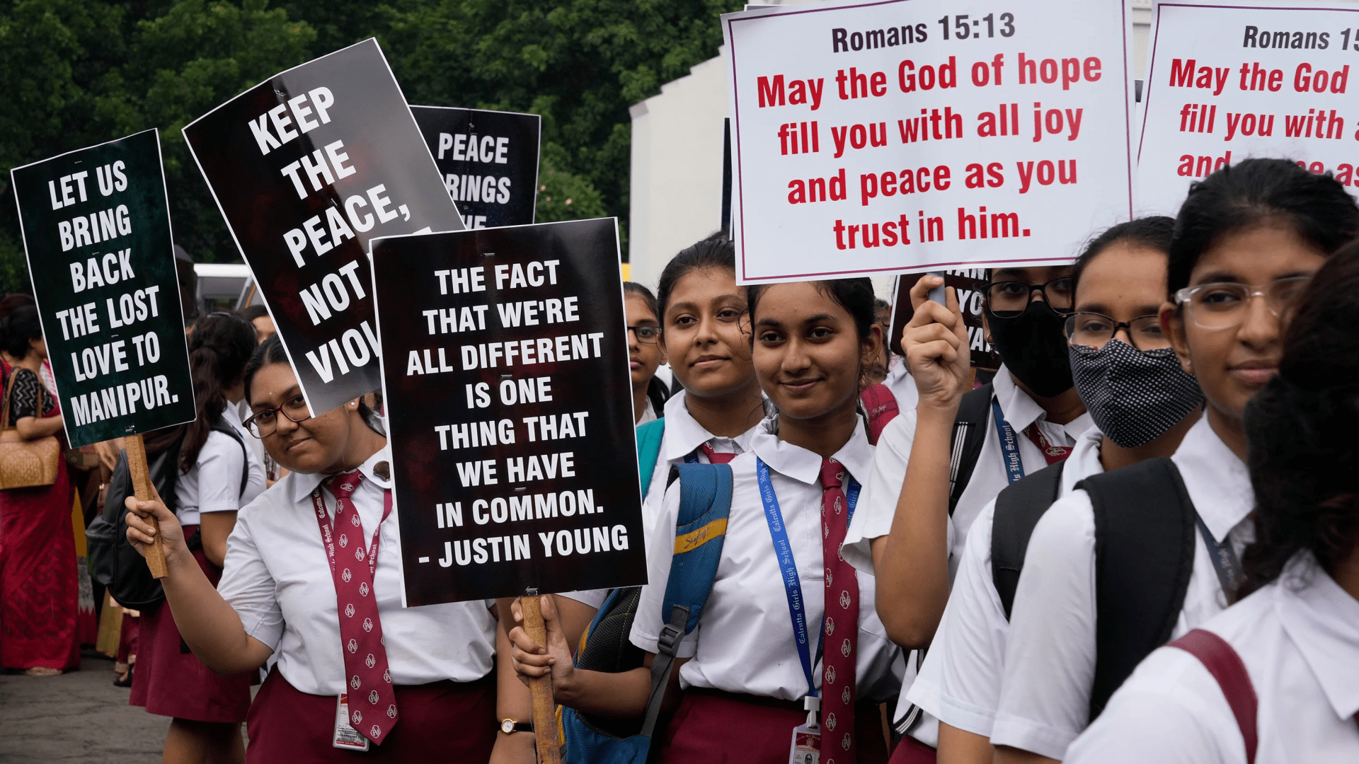 Estudiantes en una protesta por la paz en contra de los enfrentamientos entre etnias en el estado de Manipur en India.