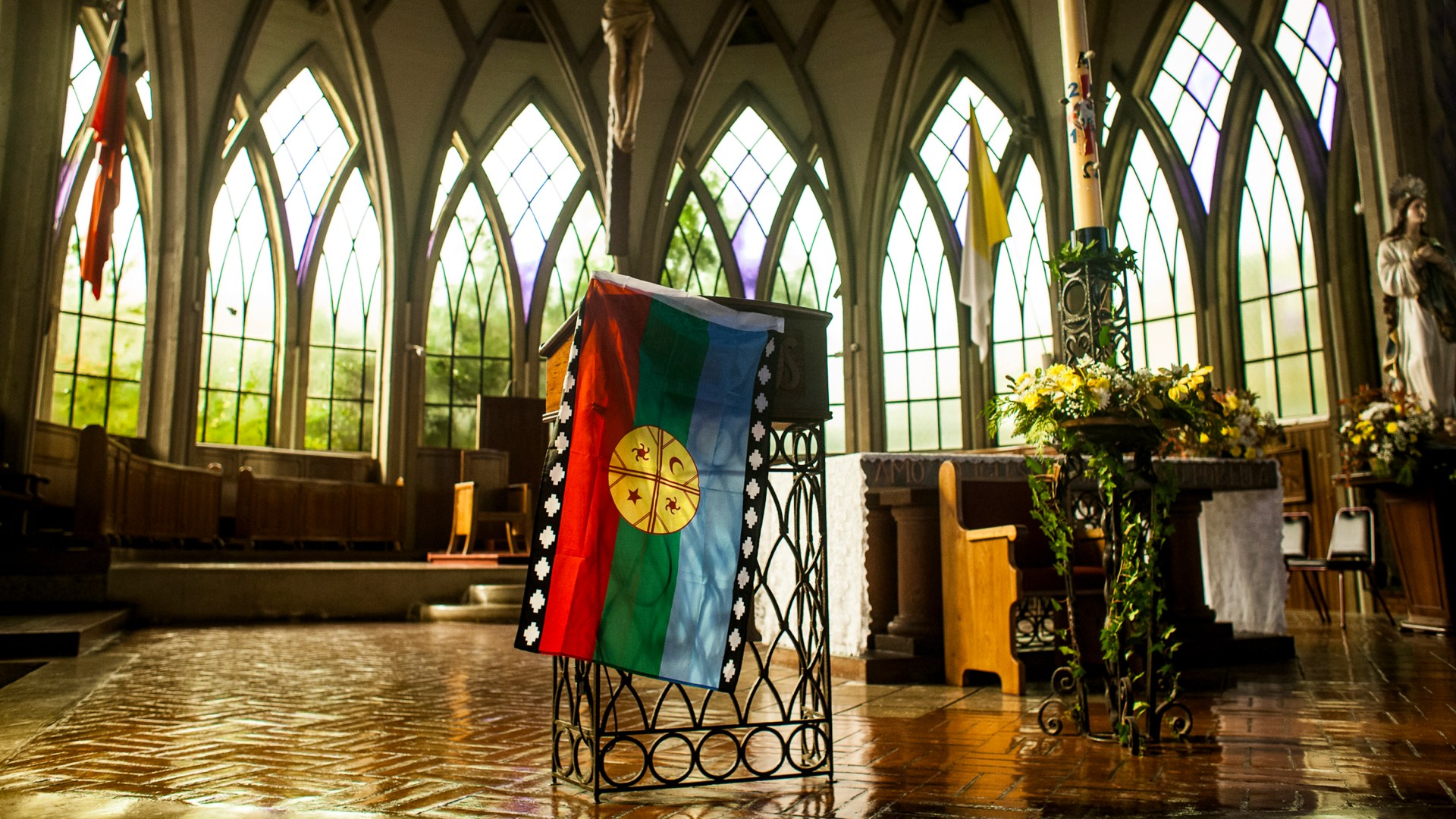 Comunidades mapuches huilliches tomaron indefinidamente la catedral de Osorno en Chile.