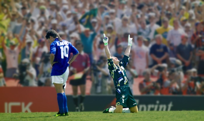 El guardameta brasileño Taffarel (derecha) celebra después de que Roberto Baggio de Italia (izquierda) fallara su tiro penal en la Copa Mundial de la FIFA.