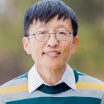 A portrait of Sean Cheng outside