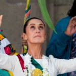 Claudia Sheinbaum participa en una ceremonia indígena como parte de su toma de posesión como nueva presidenta de México.