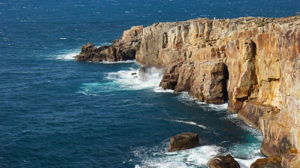 El acantilado Sandanbeki en Shirahama, Japón.