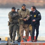 Nicolás Maduro esposado tras su captura y en camino hacia un tribunal federal en Manhattan el 5 de enero de 2026.